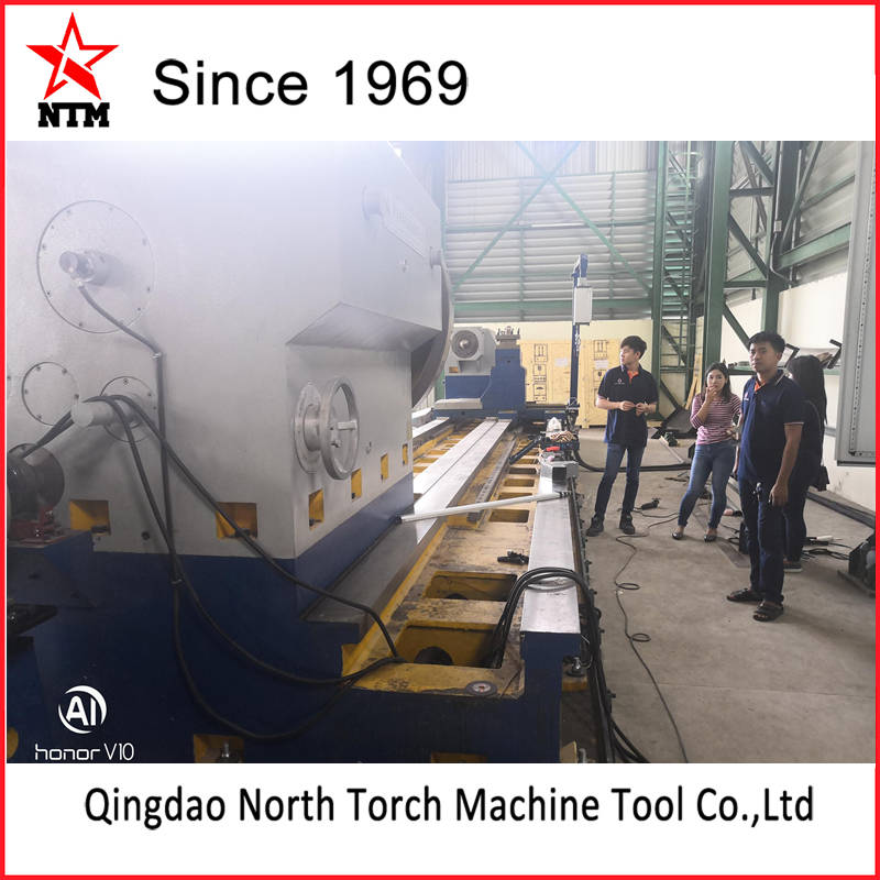 我司工程師成功完成我司生產(chǎn)的重型機(jī)械臥式車床CG61200*8000/40T 的安裝，調(diào)試與培訓(xùn)